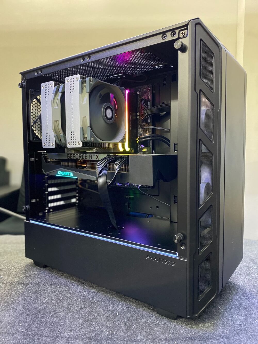 P350X Phanteks Eclipse P350X Black Digital RGB - Mid Tower Tempered Glass