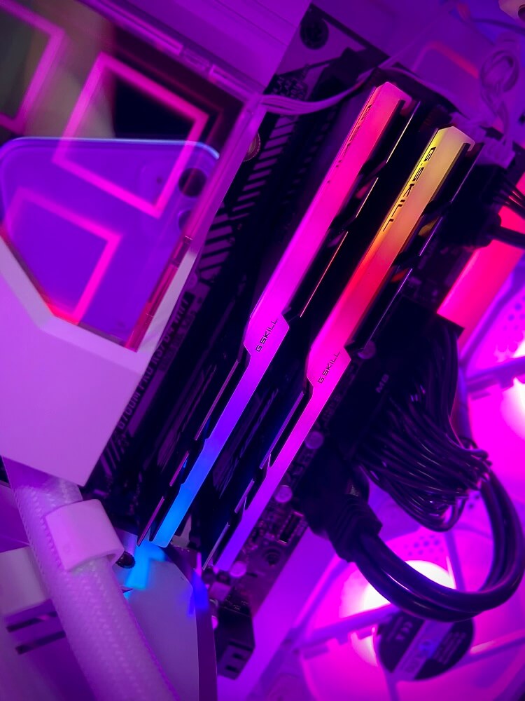 GSkill Trident Z Neo H5 Gskill TridentZ Neo RGB 32GB (2x16GB) bus 3600 cas 18 - DDR4 ( R-3600C18D-32GTZN )