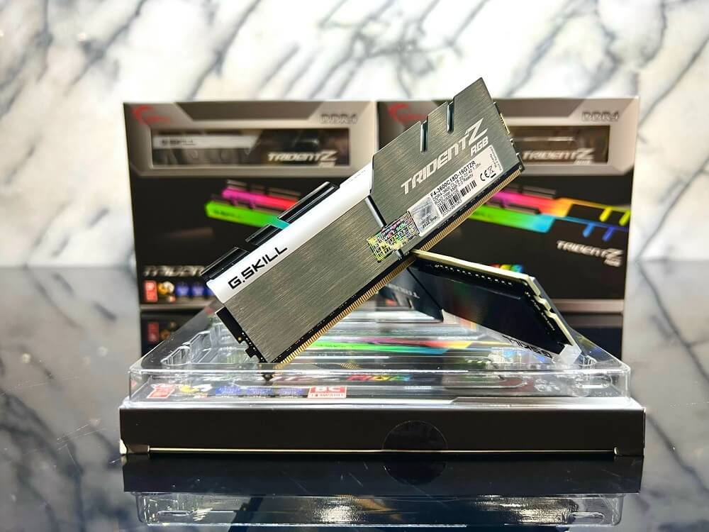 Gkill TridentZ RGB GSkill Trident Z RGB - 16GB (2x8GB) DDR4 - Bus 3600MHz Cas 18 ( R-3600C18D-16GTZR )