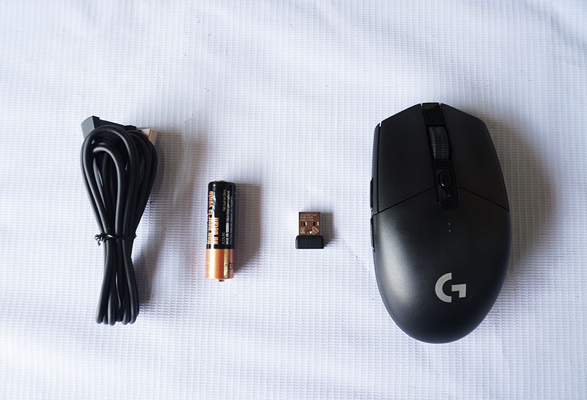 Logitech G304 Lightspeed Wireless Gaming Mouse – White Logitech G304 Lightspeed Wireless Gaming Mouse – White