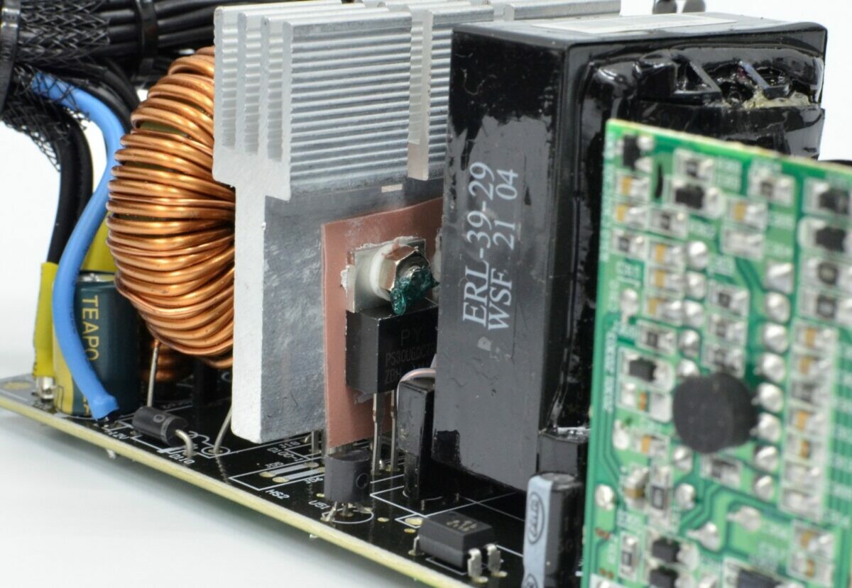 EVGA 600 BR - 80+ BRONZE 600W - Hard Line EVGA 600 BR - 80+ BRONZE 600W - Hard Line