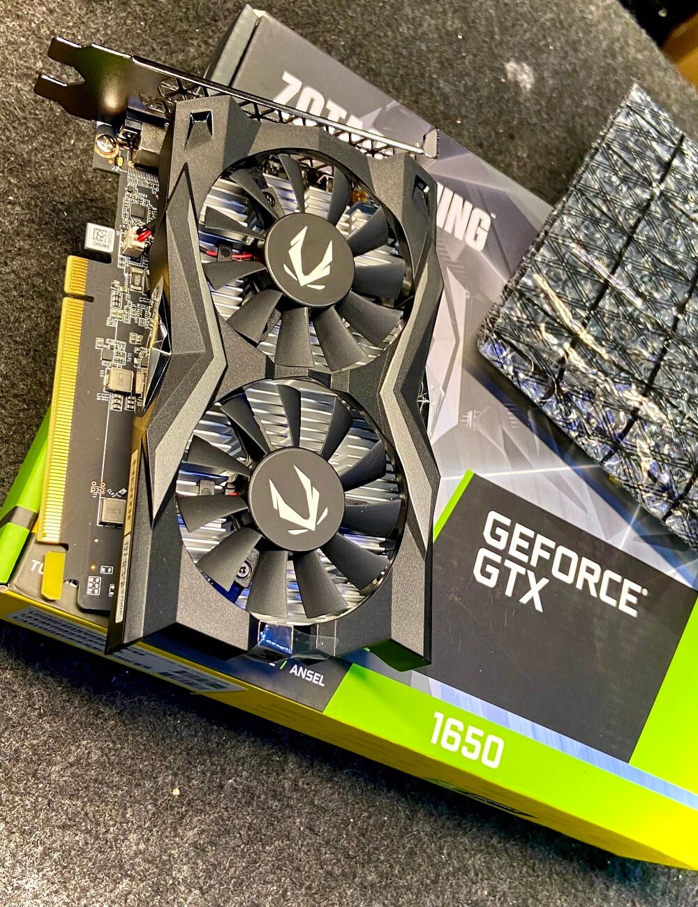 ZOTAC GAMING GeForce GTX 1650 AMP Core GDDR6