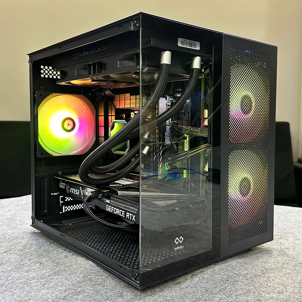 Infinity Cube - Micro-ATX Chassis