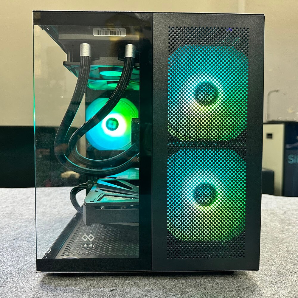 Infinity Cube - Micro-ATX Chassis